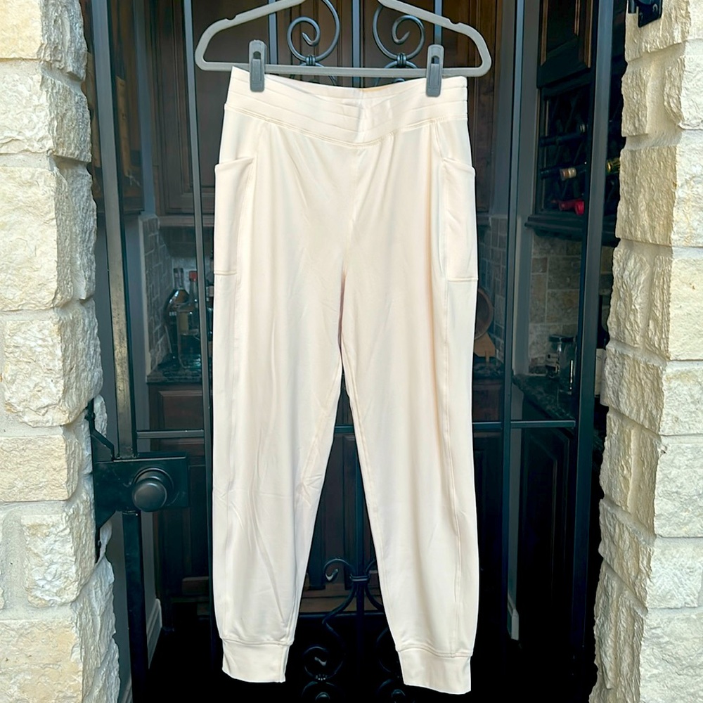 NWT size medium fabletics in the go cold weather jogger